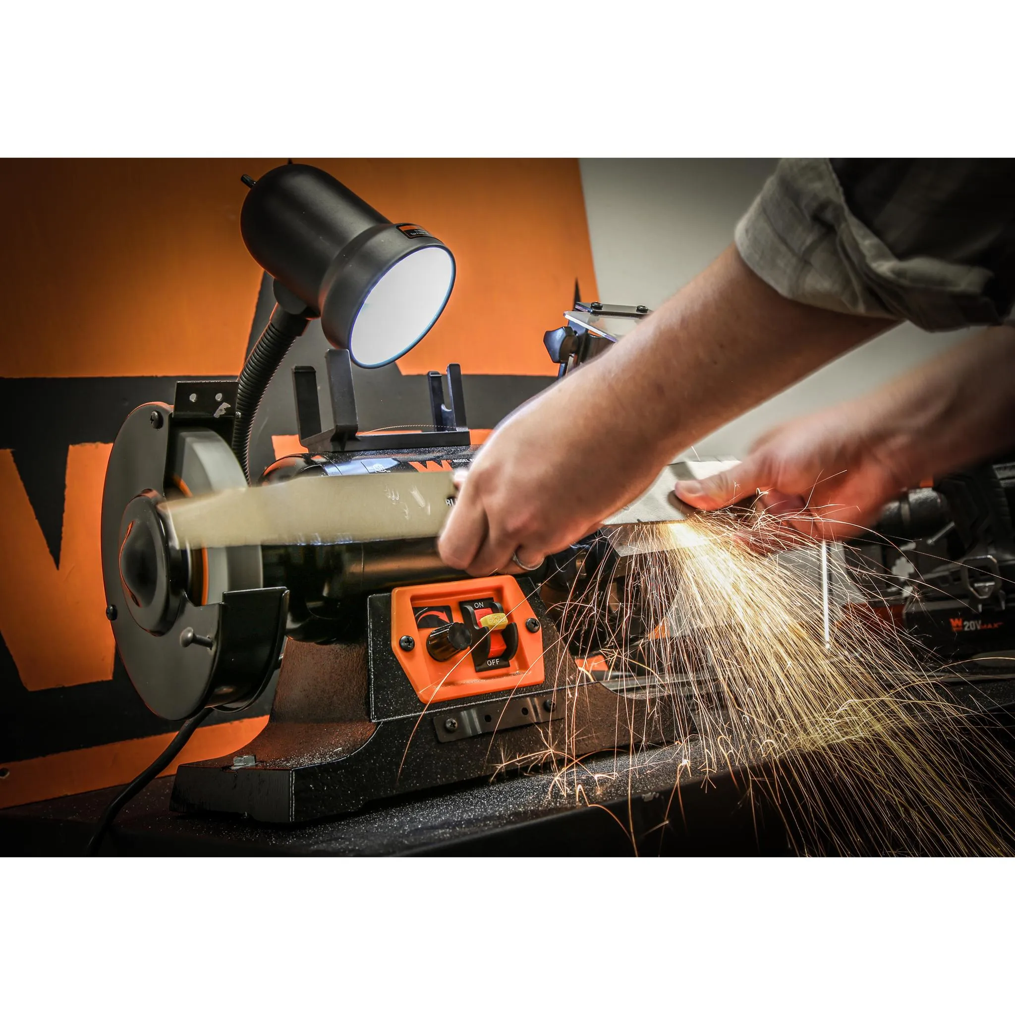 WEN BG625V 2.5-Amp 6-Inch Variable Speed Bench Grinder with Flexible Work Light